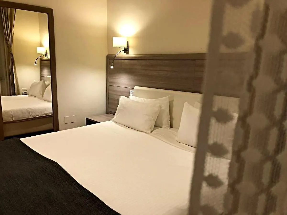Daybreak B&B Naples 2*,